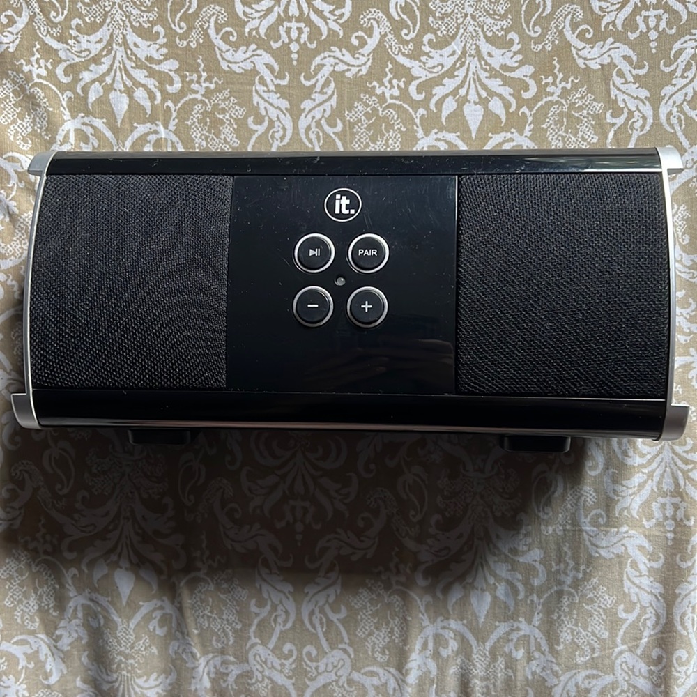 It. Bluetooth speaker